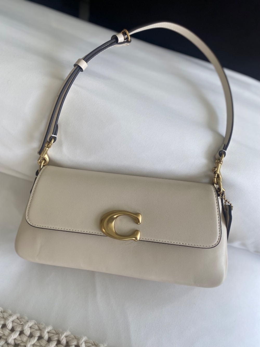 Cream Coach Jet Shoulder Bag - Picture 3 of 4